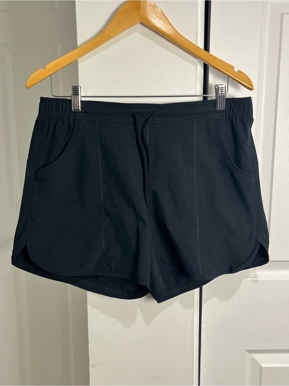Lands' End Women's Black Athletic Shorts Size 12 Pockets  Drawstring Stretch